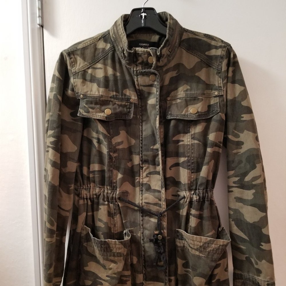 zip and snap front with tie camo jacket